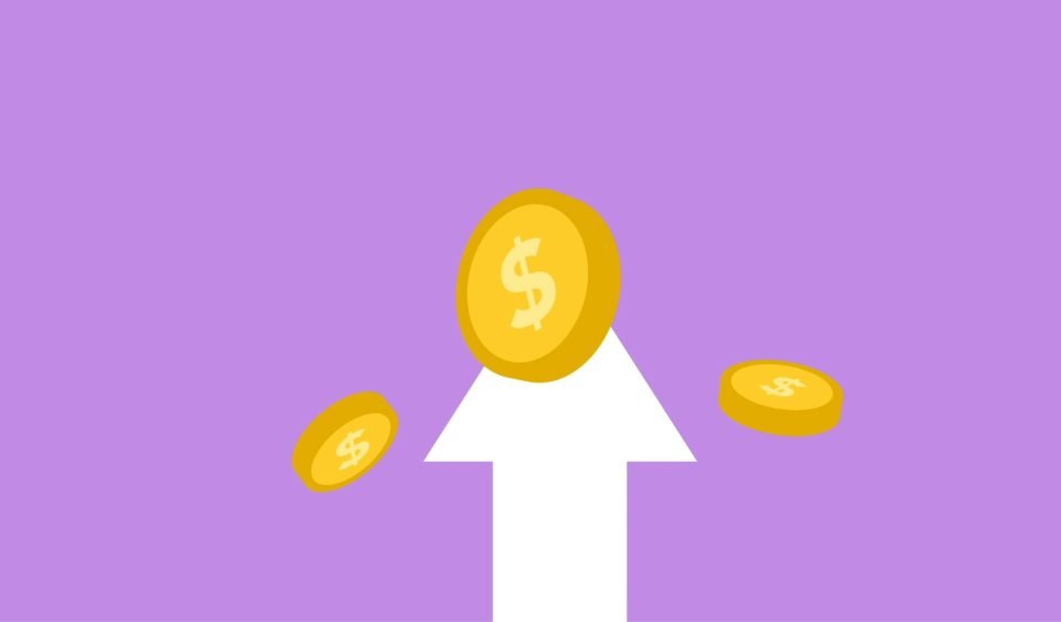 An arrow pointing up and yellow coins on a purple background. (Monstera Production/Pexels)